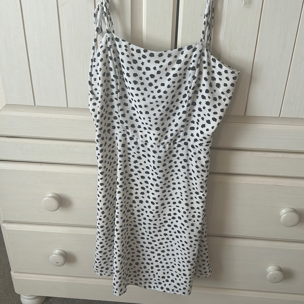 this dress is so cute and it kinda snatches u in the waist.